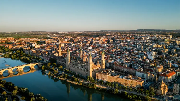 Zaragoza em dia de sol