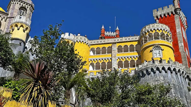 Palácio da Pena em Sintra, destino muito popular para bate e volta de Lisboa