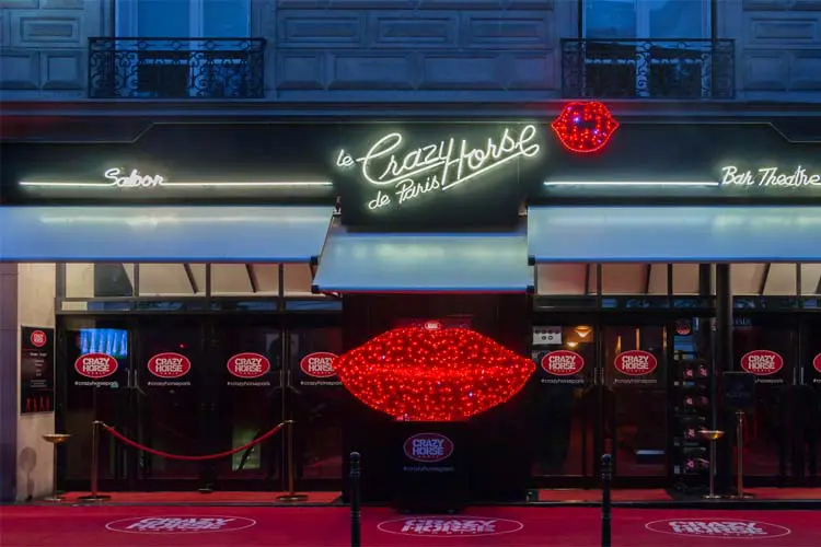 Crazy Horse Paris, cabaré famoso na cidade luz