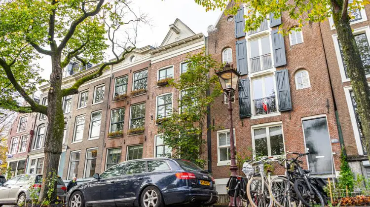 Aluguel de carro em Amsterdam compensa se vai visitar outras cidades no roteiro.