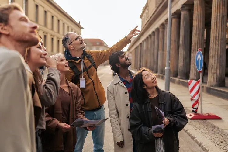 Turistas em passeio comprado via GetYourGuide.