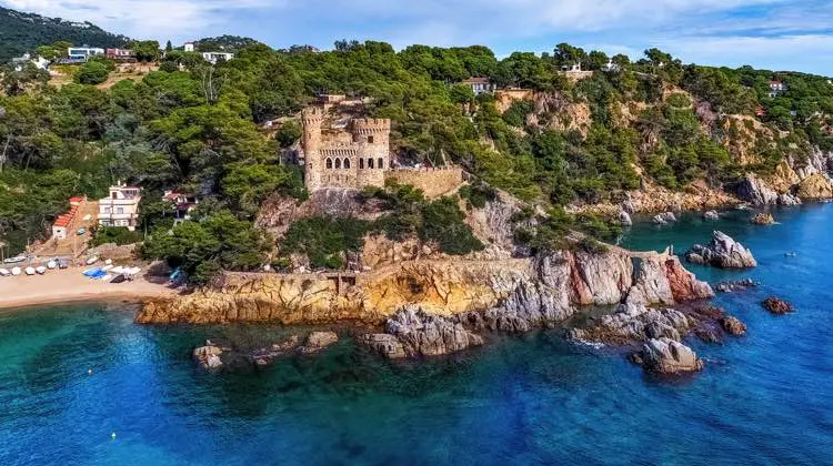 Costa Brava é um ótimo local para um bate e volta de Barcelona.