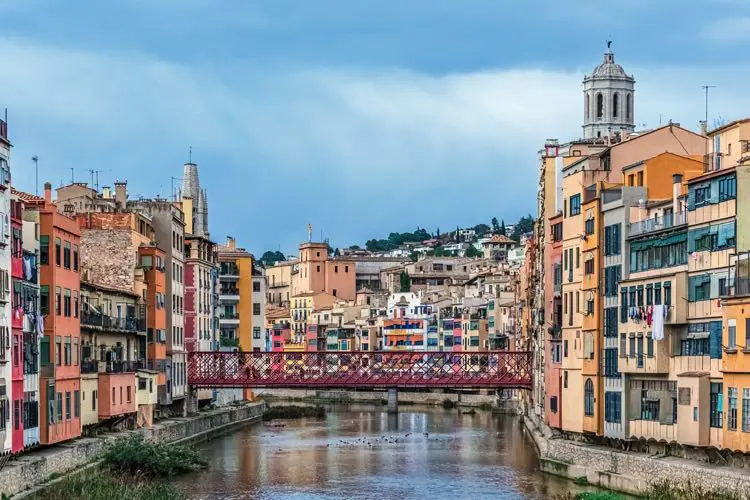 Girona vale a pena para o bate e volta de Barcelona.