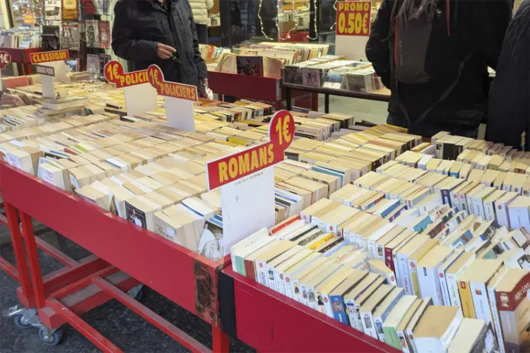 Livros são itens frequentes nas listas do que comprar na França