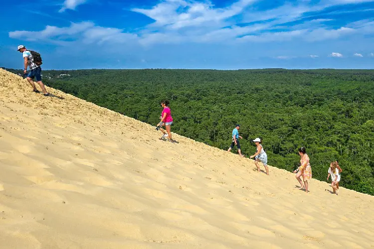 Turistas em bate e volta para Arcachon.