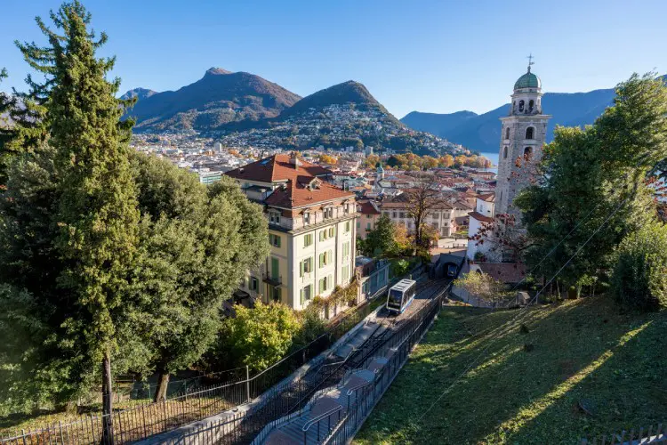 Lugano é uma boa cidade para um bate e volta de Zurique.