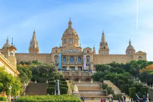 Vista panorámica do Museu Nacional de Arte de Cataluña, em Montjuic.