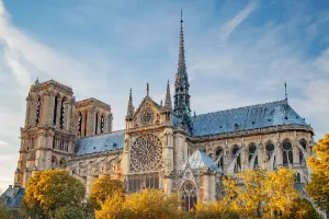 Fachada principal da Catedral de Notre-Dame.