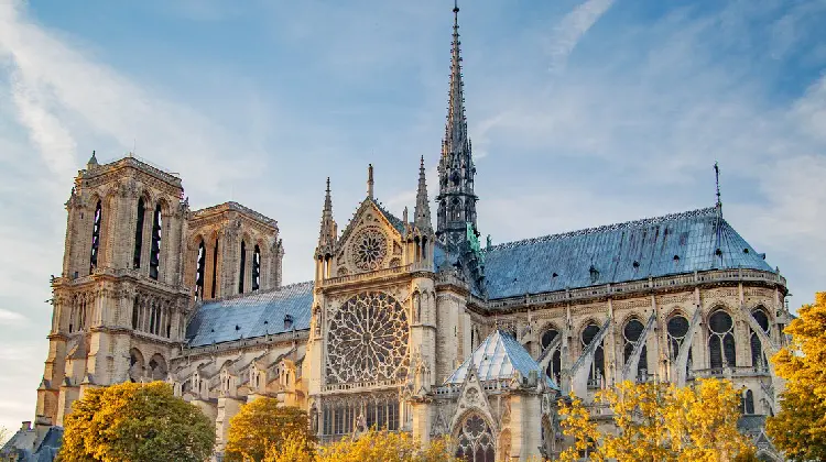 Fachada principal da Catedral de Notre-Dame.